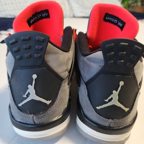Air Jordan 4 Retro Grey/Infrared Sneakers, Size 7Y - Picture 8 of 12